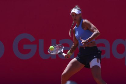 Polona Hercog levanta el trofeo del WTA 125 de Quito.