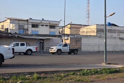 Hasta los exteriores de la cárcel llegó la ambulancia de Medicina Legal.