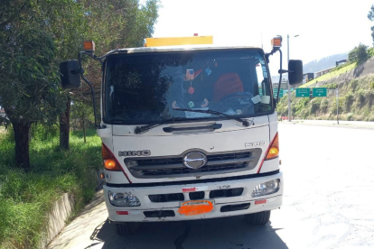 Agentes de la AMT detuvieron un tanquero que transportaba 6 000 galones de combustible mientras su conductor presentaba alcoholemia positiva.