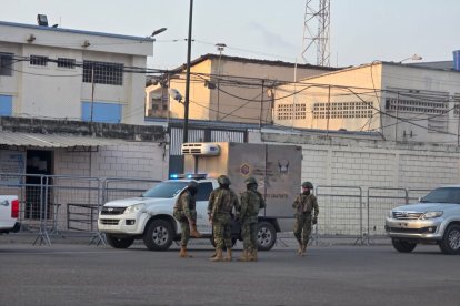 Según las primeras investigaciones policiales los reos habían sido asfixiados