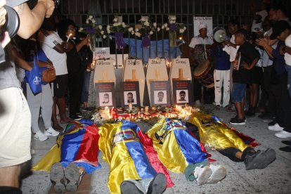 Familiares protestaron en el sitio donde los menores fueron detenidos por los militares antes de su muerte.