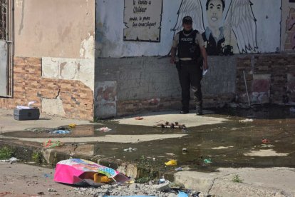 Lo que parecía un objeto abandonado en plena vía escondía la cabeza de un hombre.