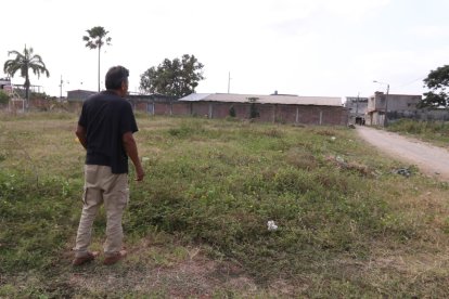 La Policía levantó indicios balísticos en la escena del crimen en Durán, donde la víctima fue hallada con heridas de arma de fuego.