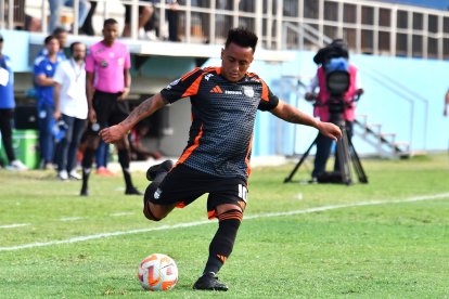 Christian Cueva rescindió su contrato con Emelec.