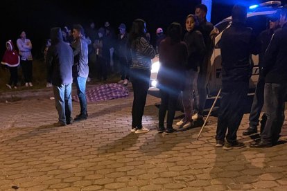 El cuerpo de la víctima fue cubierto con una cobija hasta que llegara personal de Medicina Legal.