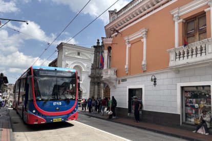 Los trolebuses renovados ya prestan servicio, aunque su adquisición está bajo revisión oficial.