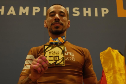 El jiu jitsero tricolor logró un nuevo título mundial IBJJF.