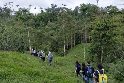Recorrer por los senderos complementa la experiencia vivencial y turística en la comunidad en el recinto Unión Bolivarense.