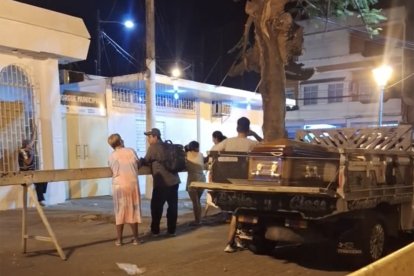 Los cuerpos fueron trasladados a la morgue.