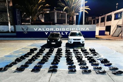 La marihuana estaba embalada al vacío y transportada en bultos visibles dentro del maletero del vehículo.