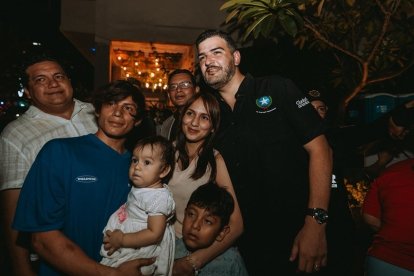 Luces, música y personajes navideños marcaron el inicio de “Cae a Panamá Nocturno”, que devuelve la magia y la vida nocturna a la calle Panamá.
