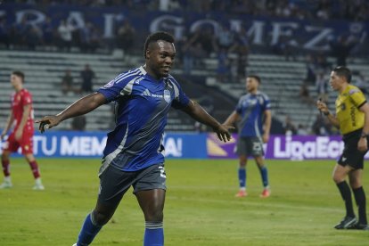 Maicon Solís de Emelec, hizo dos goles a El Nacional.