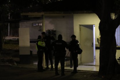 Ante la emergencia, la Policía llegó al sitio para atendarla.