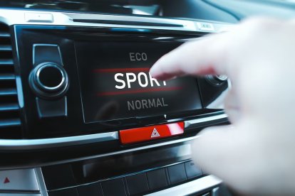 Los modos de conducción deben ser seleccionados manualmente por el conductor .