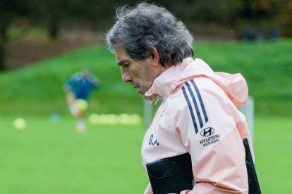 Guillermo Almada ahora es entrenador del Real Oviedo de España.