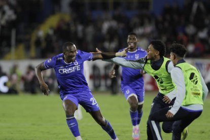 Los jugadores de Universidad Católica celebran el primer título nacional conseguido en 62 años de historia
