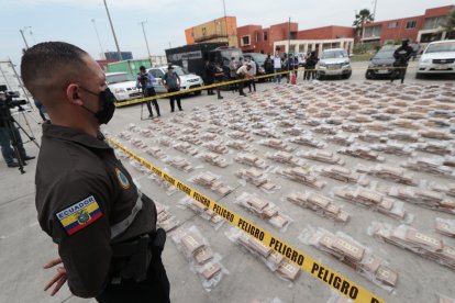 Droga incautada dentro de un contenedor encontrado en Los Vergeles al norte de Guayaquil.