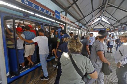 Imagen referencial. Usuarios reportan constantemente en redes sociales distintos tipos de robos en la Metrovía.