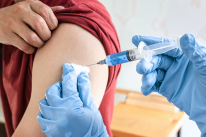 Se inicia plan de vacunación contra la influenza A H3N2 en Ecuador.