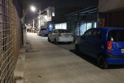 La violencia apagó una vida en un callejón del barrio La Pradera, en Manta, provincia de Manabí.