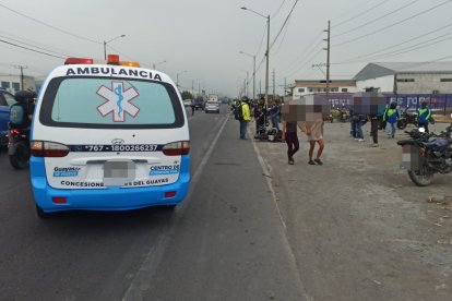 Personas observaban lo ocurrido la mañana de este 21 de diciembre.