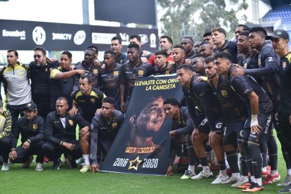 Una cinta negra, un estadio mudo y un nombre eterno: Mario Pineida.