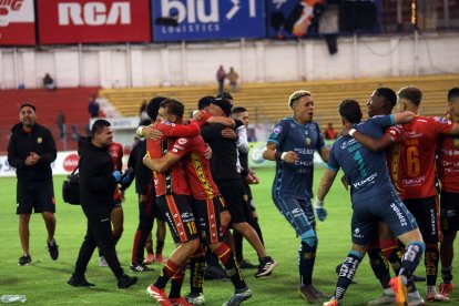 Deportivo Cuenca celebró la clasificación a la Copa Sudamericana 2026.