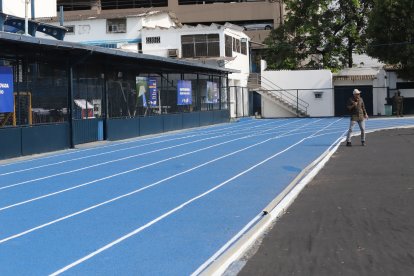 Se instaló nueva superficie sintética, se rehabilitó bordillos, carriles y baterías sanitarias.
