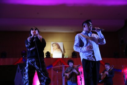 Willie y Paola  dan conciertos juntos. Es una terapia para ellos.