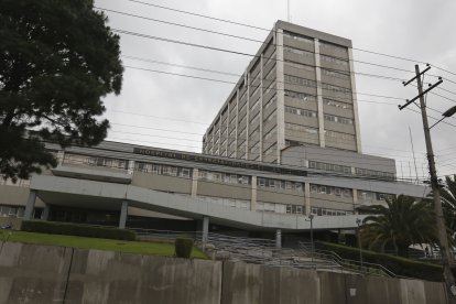 La víctima se recupera en el hospital militar.