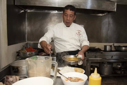 José Andrade ha trabajado desde muy joven en el negocio de la comida. Llegó de Manabí a Quito.