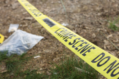 Curiosos observaron con temor los cuerpos de Francisco Jiménez y de un menor de edad.