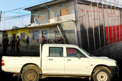 Camioneta siembra terror en el noroeste de Guayaquil y estaría involucrada en tres hechos violentos.