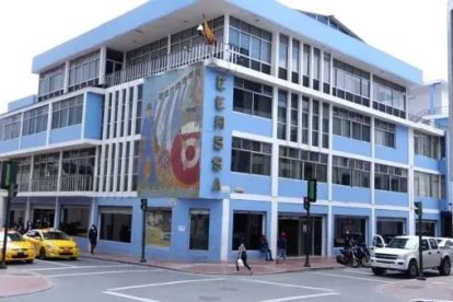 Funcionarios de la Fiscalía General del Estado realizaron un allanamiento en las instalaciones de la Empresa Eléctrica Regional del Sur, en Loja.