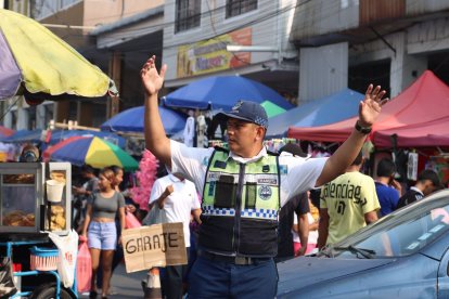 Agentes de tránsito y de control estarán de forma permanente en puntos comerciales de la urbe.