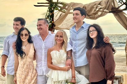 Gustavo Navarro y Mónica Mero se casaron en Montañita.