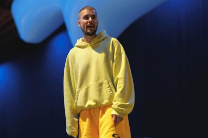 Justin Bieber regresa a Lucky Strike Lanes, el bowling de Los Ángeles donde grabó el videoclip de 'Baby'.