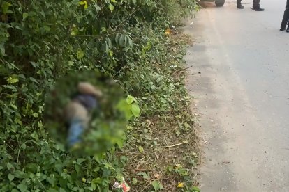 El cuerpo de un hombre fue hallado en la cuneta de la vía La Independencia, cerca del puente sobre el río Blanco.