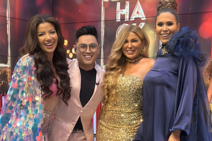 Lazito junto a sus compañeras del programa Los Hackers.