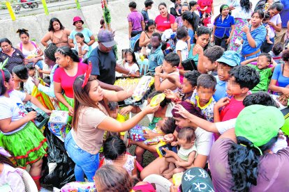 El grupo de padres de Nueva Esperanza les regaló una Navidad distinta a los menores, como parte de otra iniciativa comunitaria.