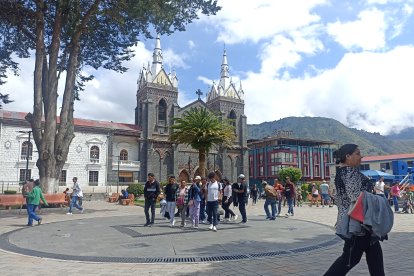 Hoteles y hostales de Baños de Agua Santa registran ocupación total durante el cierre del 2025 y los primeros días del 2026.