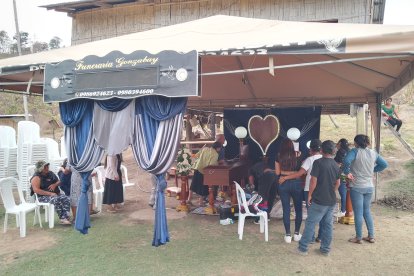 Velatorio de los dos parientes asesinados.