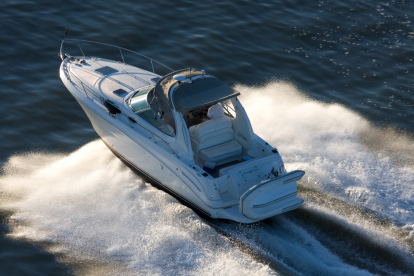 Imagen referencial de una lancha rápida en el mar.