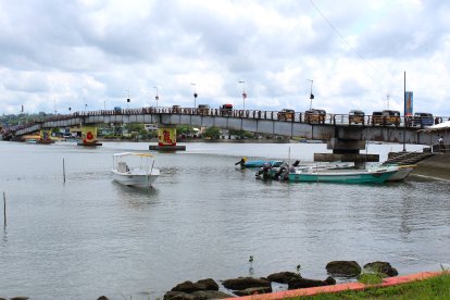 Malecón de Muisne, sector El Relleno: en esta zona ribereña, a la altura de la gasolinera artesanal, fue hallado el cuerpo sin vida de un hombre la madrugada del 1 de enero.