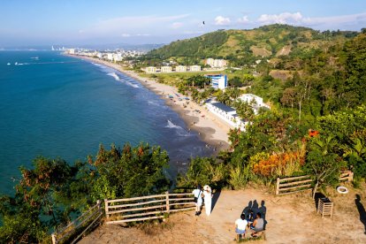 En la cima se aprecia un horizonte azul que parece no tener fin.