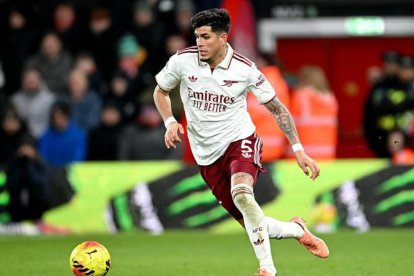 Hincapié ya es jerarquía Premier en el Arsenal de Arteta.