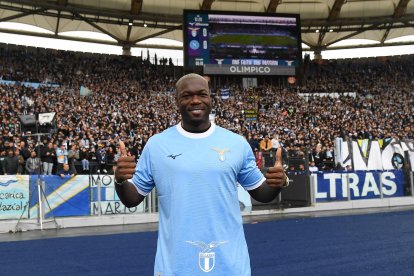 De vuelta al corazón celeste: Caicedo recibió homenaje en la Lazio.