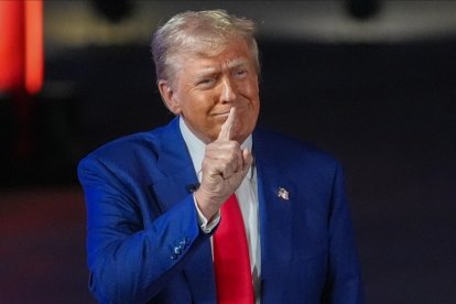 Donald Trump lanzó una advertencia para Delcy Rodríguez.