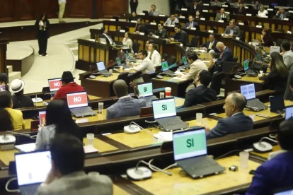 La Asamblea Nacional de Ecuador escucha a Mario Godoy tras acusaciones en su contra.