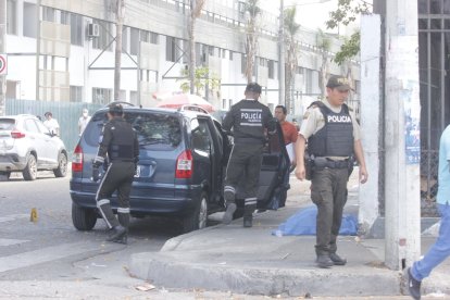 Crimen ocurrió en el exterior del hospital Teodoro Maldonado Carbo.